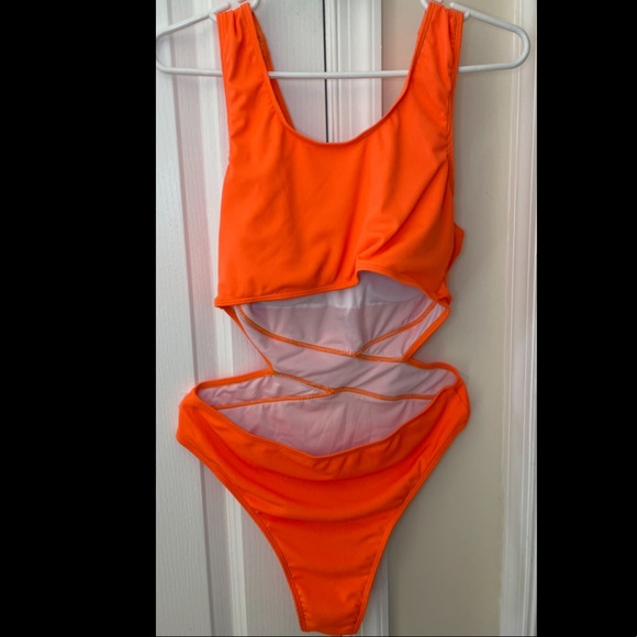 One piece - Picture 2 of 2